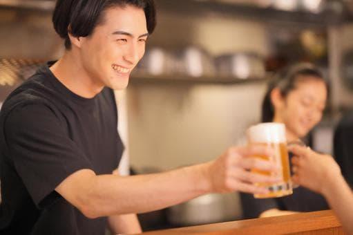 居酒屋でコの字カウンターが人気の理由と内装のポイント