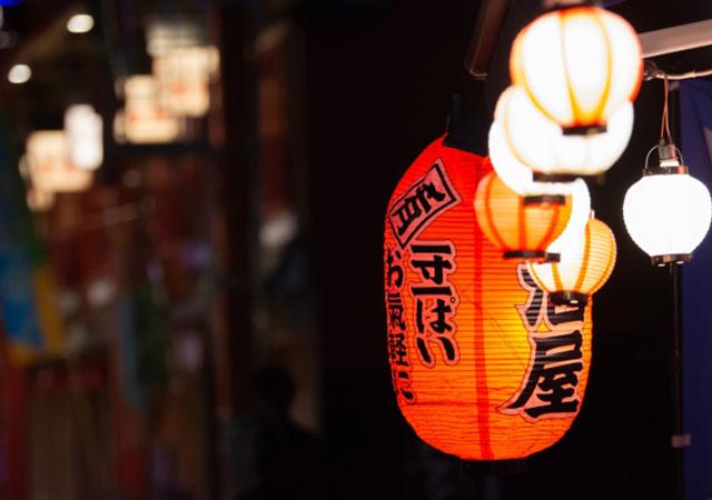 小さな居酒屋の内装デザイン、成功のポイントと広く見せるノウハウ