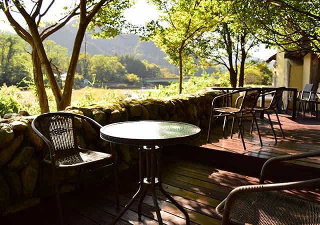 飲食店のテラス席に許可は必要？申請手続きと設計時の注意点を解説